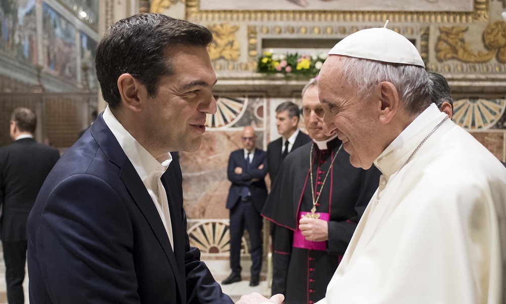 You are currently viewing Ο Πάπας Φραγκίσκος υπέρμαχος του Αλέξη Τσίπρα: « Αξίζει το Βραβείο Νόμπελ για μία φράση που μου είπε».Να του τον στείλουμε στην… Ιταλία!