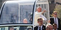 Ζηλωτές καθολικοί θέλουν να κηρύξουν τον πάπα αιρετικό λόγω…Οικουμενισμού