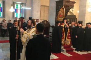 Ο Οικουμενικός Πατριάρχης στον Αγιο Γεώργιο Κυπαρισσά αναφέρθηκε στην οικουμενική διάσταση της διακονικής μαρτυρίας του Οικουμενικού Θρόνου ανά την υφήλιο.