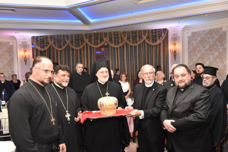 You are currently viewing Οι ιερείς καλωσόρισαν τον Αρχιεπίσκοπο Ελπιδοφόρο