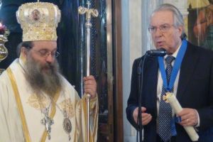Η Μητρόπολη Χίου τίμησε τον Καθηγητή Γεώργιο Μπαμπινιώτη