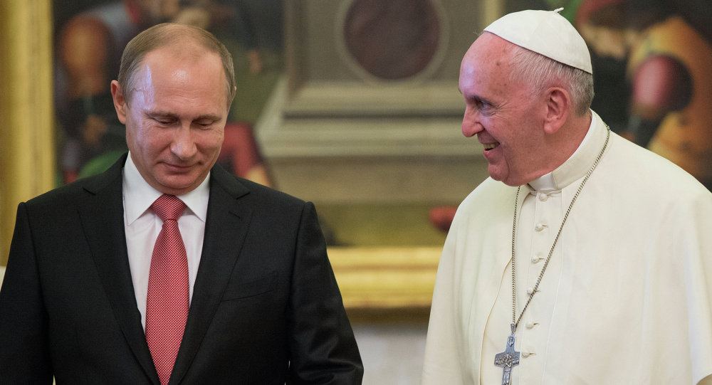 You are currently viewing Συνάντηση Πούτιν με Πάπα Φραγκίσκο, με ανταλλαγή δώρων και Συρία, Ουκρανία στην ατζέντα