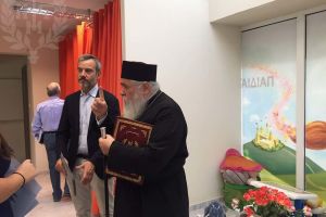 Ο Δήμαρχος Θεσσαλονίκης στο Κοινωνικό Πολυϊατρείο της Ι.Μ. Νεαπόλεως