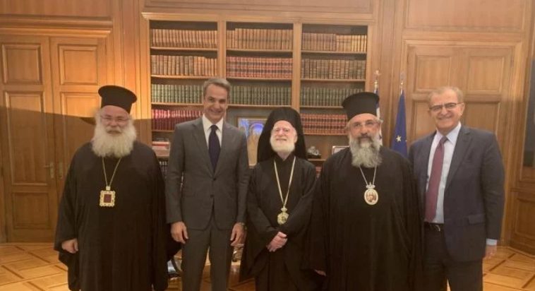 You are currently viewing Τον πρωθυπουργό επισκέφθηκε τριμελής αντιπροσωπεία της Εκκλησίας της Κρήτης
