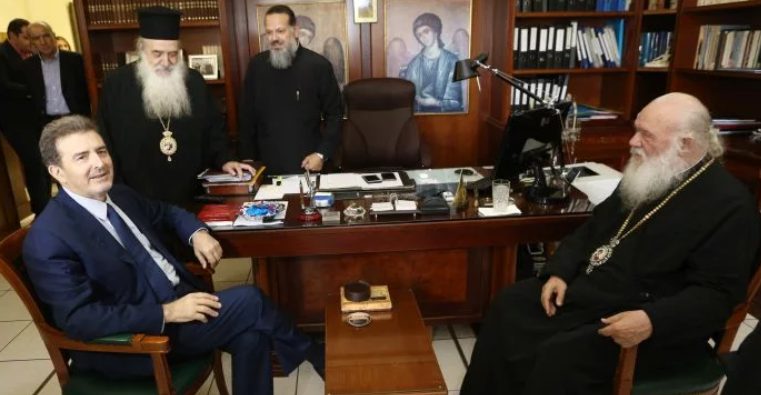You are currently viewing Χρυσοχοΐδης -Κουμουτσάκος και Αρχιεπίσκοπος- Ιεράρχες, «συσκέφθηκαν» για το προσφυγικό- μεταναστευτικό