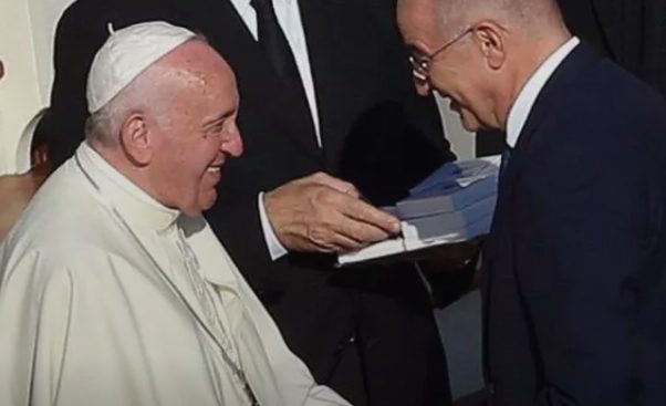 You are currently viewing Συνάντηση Πάπα Φραγκίσκου με τον ΥΠΕΞ Νίκο Δένδια στο Βατικανό