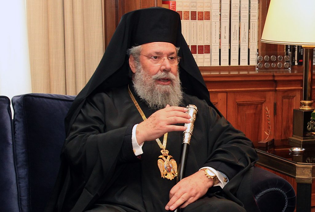 You are currently viewing Σπάει τη σιωπή του ο Αρχιεπίσκοπος Κύπρου για το διαβατήριο στον Low