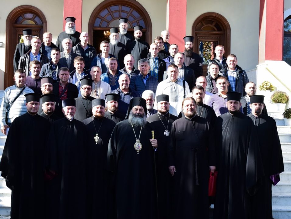 You are currently viewing Ομάδα προσκυνητών από την Εκκλησία της  Ουκρανίας  επισκέφθηκε την Ι. Μητρόπολη Λαγκαδά και ξεναγήθηκε στα ιερά  προσκυνήματά της