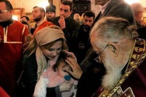 Ο Πατριάρχης των βαπτισμάτων : Νονός σε 500 ακόμα παιδιά !