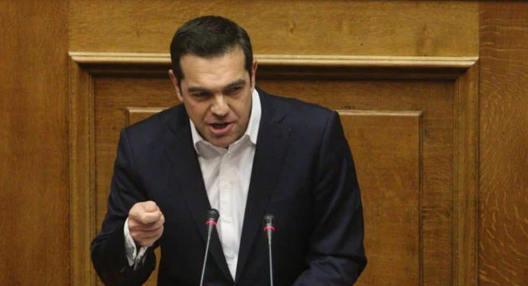 You are currently viewing Ο Τσίπρας έκανε … θρησκευτικά στη Βουλή – Και ο Υπουργός Επικρατείας τον διόρθωσε