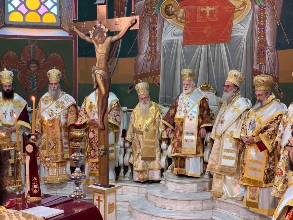 You are currently viewing Τίμησαν τον Αρχιεπίσκοπο Κρήτης στον Άγιο Μηνά Ηρακλείου – Η ξαφνική αδιαθεσία και το αίσιο τέλος