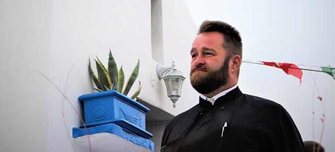 You are currently viewing Απόστολος Δάμκαλης: Ο ιερέας – μοτοσυκλετιστής του ΕΚΑΒ