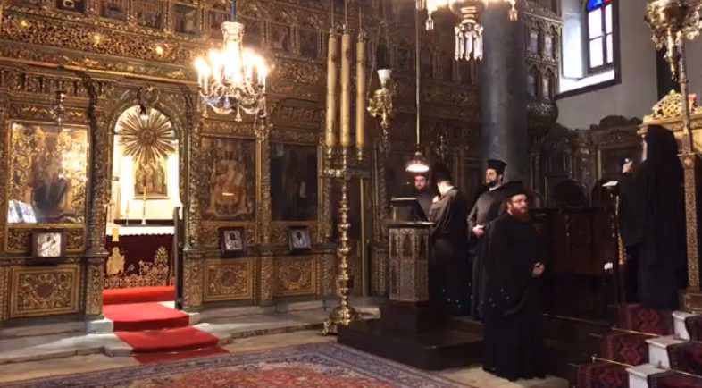 You are currently viewing Ο Πατριάρχης μας ως αείποτε προσευχόμενος στον Κατανυκτικό Εσπερινό στην Κωνσταντινούπολη