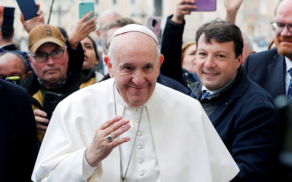 You are currently viewing Βατικανό: Μέσω διαδικτύου πλέον όσοι θέλουν να δουν τον Πάπα που … «φοβάται» τον κορονοϊό