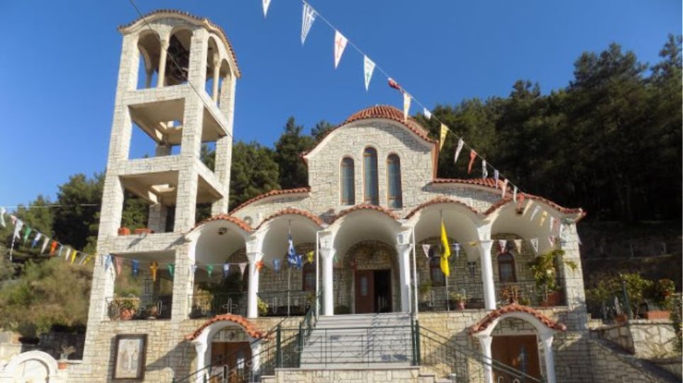 You are currently viewing Απαγόρευση κυκλοφορίας – Ηγουμενίτσα: Προσαγωγή ιερά που άνοιξε ναό για να προσευχηθούν οι πιστοί
