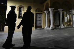 “Χειροπέδες” στην Ορθοδοξία: Αστυνομικοί με πολιτικά θα φυλάνε τις εκκλησίες