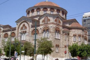 Μητρόπολη Πειραιώς: “Πρωτοφανής και ιδιότυπος διωγμός εναντίον της Εκκλησίας”