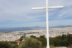 Τοποθετήθηκε ξανά ο Σταυρός στην Αγία Ειρήνη στους πρόποδες του Υμηττού απο τον Δημάρχο Ελληνικού – Αργυρούπολης κ. Γιάννη Κωνσταντάτο.
