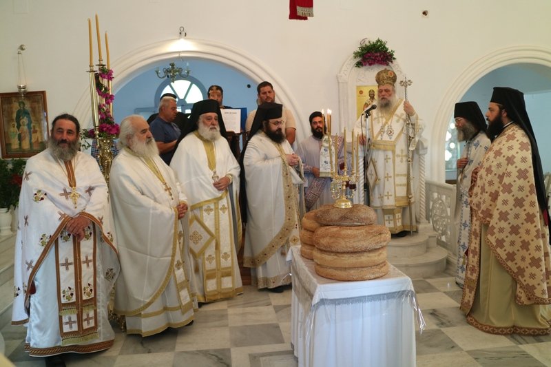 You are currently viewing Πάρος: Η εορτή του Αγίου Αθανασίου του Παρίου στον γενέθλιο τόπο του