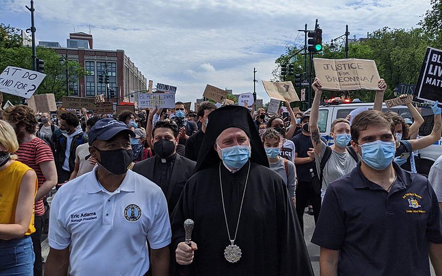 Ο Αρχιεπίσκοπος Ελπιδοφόρος συμμετείχε σε ειρηνική διαμαρτυρία στο Μπρούκλιν