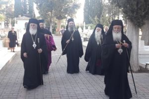 Ο εορτασμός των Αγίων Πάντων στον φερώνυμο Ιερό Ναό του κοιμητηρίου Αιγίου