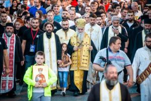 Σε κατάσταση εκτάκτου ανάγκης το Μαυροβούνιο-Υπό εξέγερση ο λαός-Νέες συλλήψεις ιερέων μετά τις λιτανείες