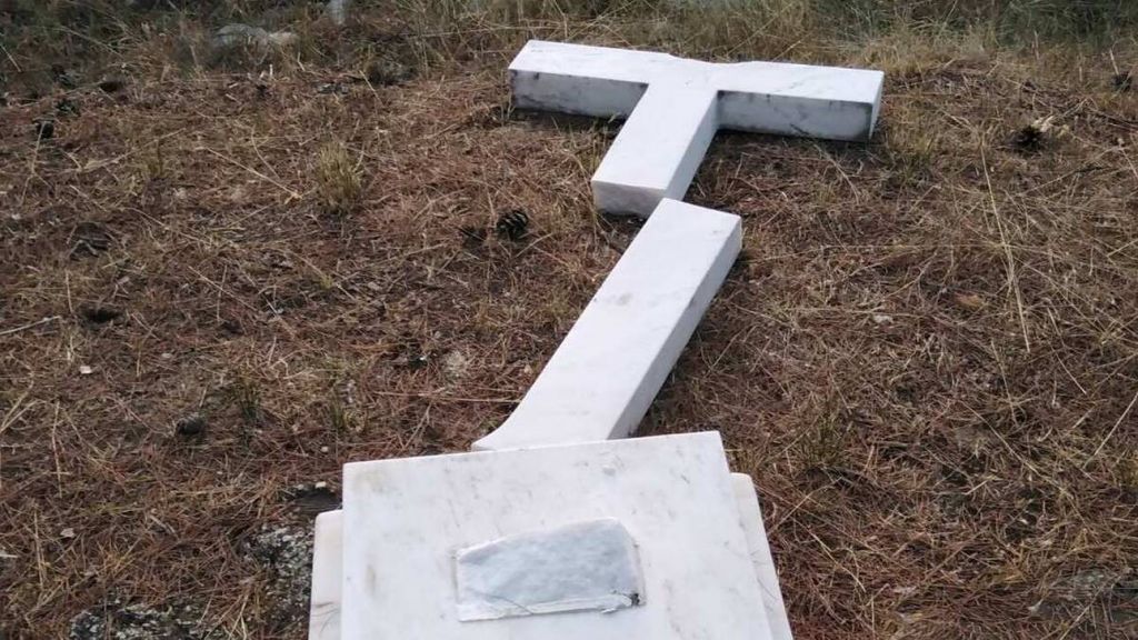 Βανδάλισαν τους τάφους του Παύλου & της Φρειδερίκης στο Τατόι