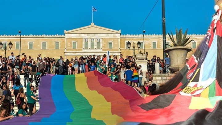 Ο ΚΟΡΟΝΟΪΟΣ ΚΟΛΛΑΕΙ ΜΟΝΟ ΟΠΟΥ ΘΕΛΟΥΝ! Οι λιτανείες απαγορεύτηκαν αλλά οι εκδηλώσεις του Athens Pride θα επιτραπούν ...