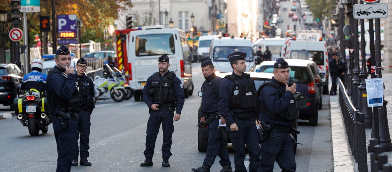 You are currently viewing Σφαγή στην Νίκαια της Γαλλίας! Εξτρεμιστής μουσουλμάνος αποκεφάλισε άνδρα και γυναίκα σε ναό.