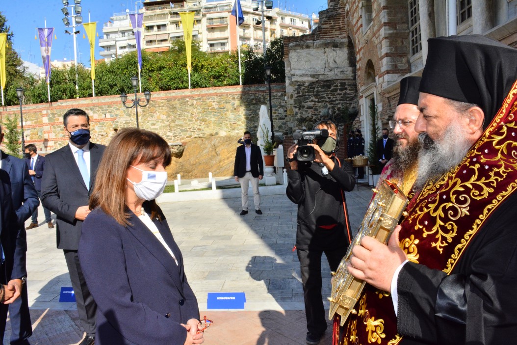 You are currently viewing Περιορισμένη προσέλευση   πιστών στην Θεσσαλονίκη για να προσκυνήσουν του πολιούχο της πόλης Άγιο Δημήτριο με κάγκελα και υπερβολική αυστηρότητα