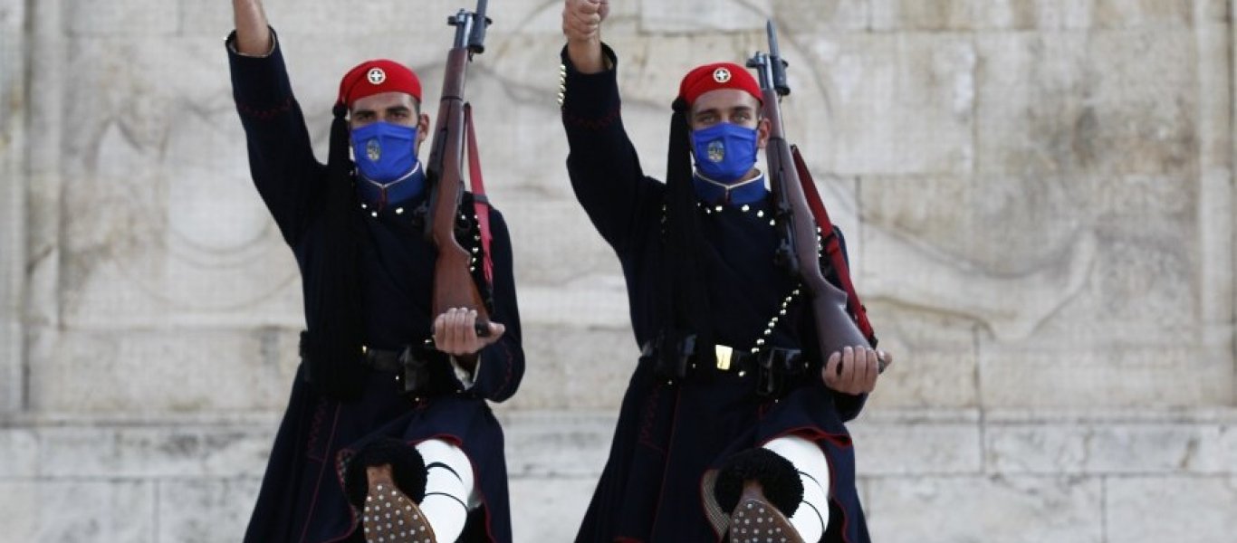 You are currently viewing Φόρεσαν μάσκες στους εύζωνες της Προεδρικής Φρουράς! – Το μόνο επίλεκτο σώμα στην Ευρώπη που φορά μάσκες!