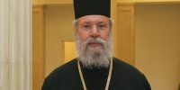 Βάλλει κατά του Αρχιεπισκόπου Κύπρου καθηγητής Θεολογίας που καθοδηγεί …θεολογικά την ανταρσία των τεσσάρων: – «Έχει δημιουργήσει σχίσμα»