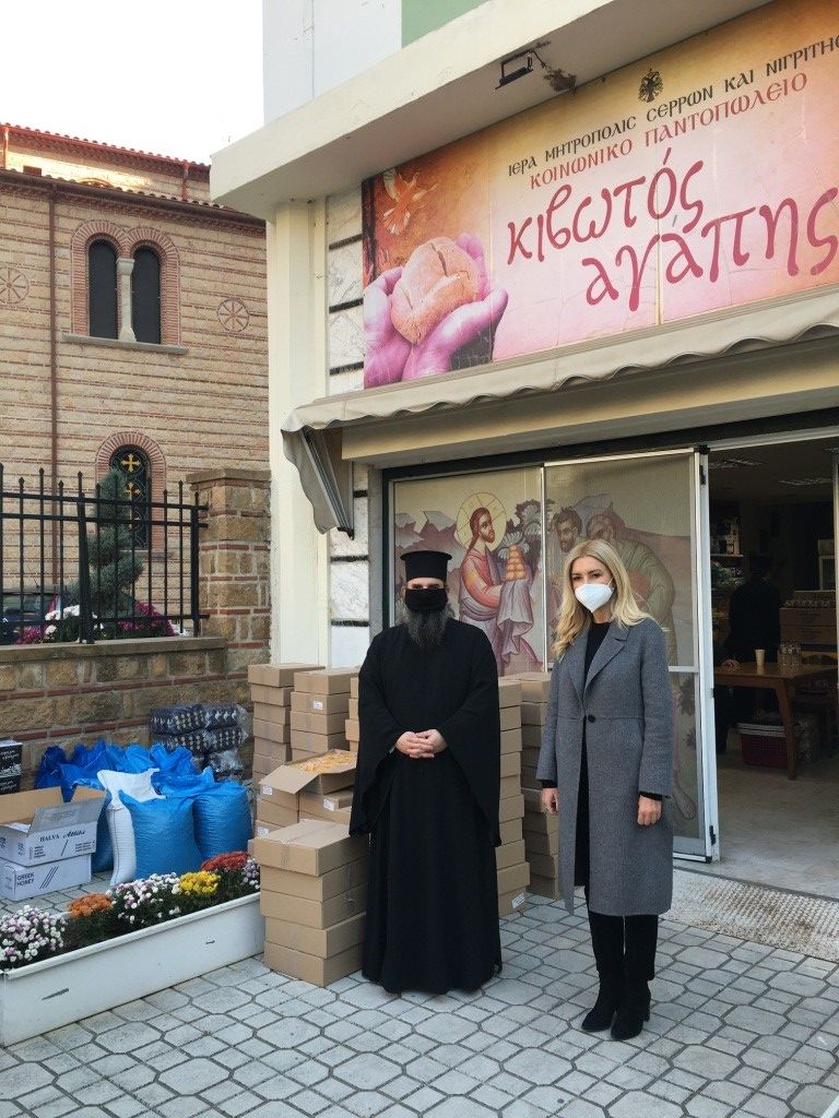 You are currently viewing Φορείς της Σερραϊκής Κοινωνίας στηρίζουν  το Κοινωνικό Παντοπωλείο της Εκκλησίας των Σερρών