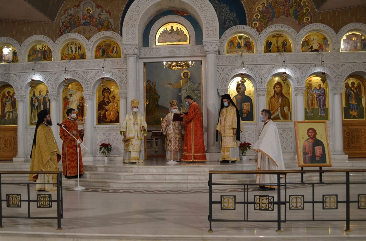 You are currently viewing Ο Αρχιεπίσκοπος Αναστάσιος τέλεσε τη χριστουγεννιάτικη λειτουργία στα Τίρανα…