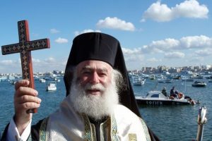 Ούτε ο Πατριάρχης Αλεξανδρείας Θεόδωρος θα ρίξει τον Σταυρό στη θάλασσα