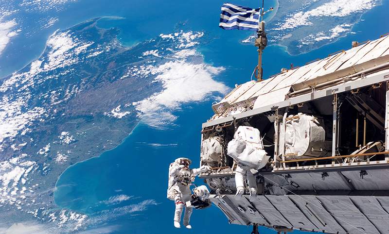 You are currently viewing Συγκινητικό: Αστροναύτες ανέβασαν ελληνική σημαία στον διεθνή διαστημικό σταθμό