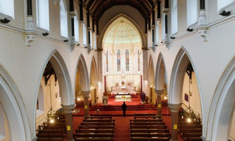 You are currently viewing Ποινικό δικαίωμα η Θεία Λειτουργία στην Ιρλανδία
