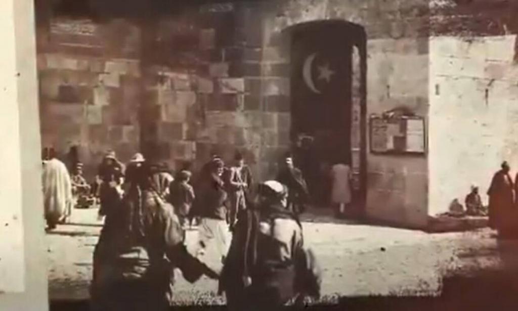 You are currently viewing Τουρκική γκάφα για την Ιερουσαλήμ: Ο Ερντογάν τραγουδά με φωτογραφίες από την Οθωμανική Αυτοκρατορία