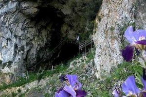 Η  σπηλιά του Αγίου Αρσενίου σε χαράδρα της Θεσπρωτίας