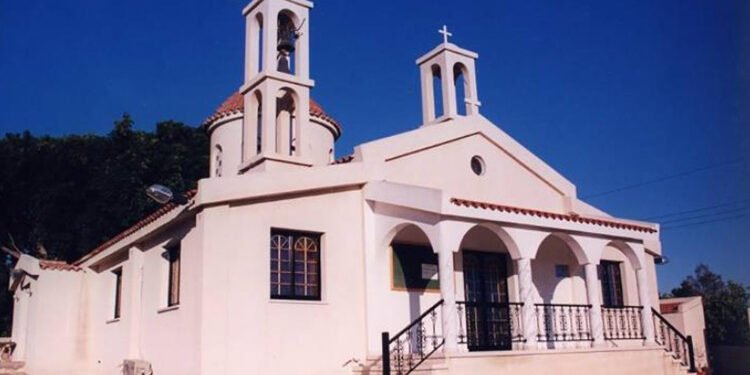You are currently viewing Κλάπηκαν σταυροί και καδένες από Εκκλησία στη Χλώρακα Πάφου – Συνελήφθη 26χρονη