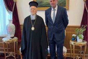 Συνάντηση του Κοσμήτορος της Θεολογικής Σχολής Αθηνών με τον Οικουμενικό Πατριάρχη κ.κ. Βαρθολομαίο