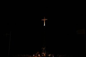 Ο άξιος πολλών επαίνων Αρχιμανδρίτης Βαρθολομαίος Αστεριάδης απαντά στους Τούρκους για τον τεράστιο φωτεινό σταυρό στη Νέα Βύσσα