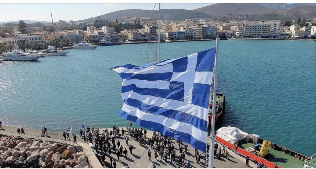 You are currently viewing Υψώθηκε η μεγάλη Σημαία στον μόνιμο ιστό στο λιμάνι της Χίου ( Βίντεο)