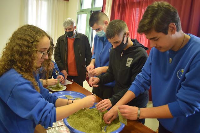You are currently viewing Μαθητές Σχολείου της Μητρόπολης Αργυροκάστρου καλλιεργούν και τυποποιούν βιολογικά προϊόντα!