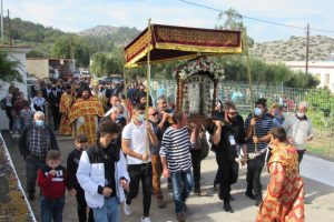 ΣΥΜΗ: Πλήθος κόσμου στη λιτάνευση της Ιεράς Εικόνας του Πανορμίτη στη Σύμη