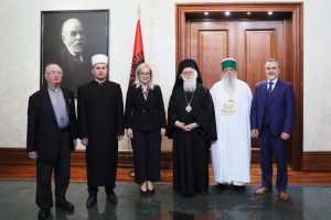 Ο Αρχιεπίσκοπος Αναστάσιος στην πρόεδρο της Αλβανικής Βουλής