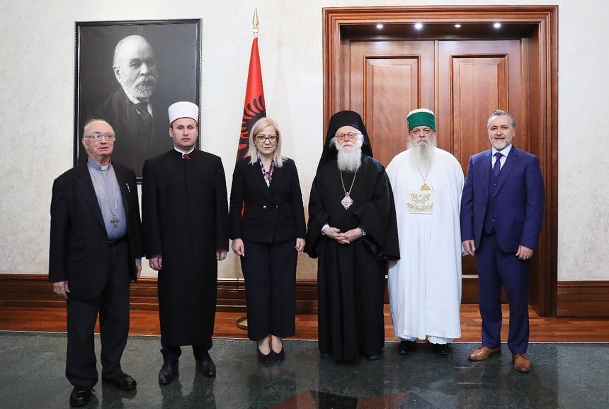 You are currently viewing Ο Αρχιεπίσκοπος Αναστάσιος στην πρόεδρο της Αλβανικής Βουλής