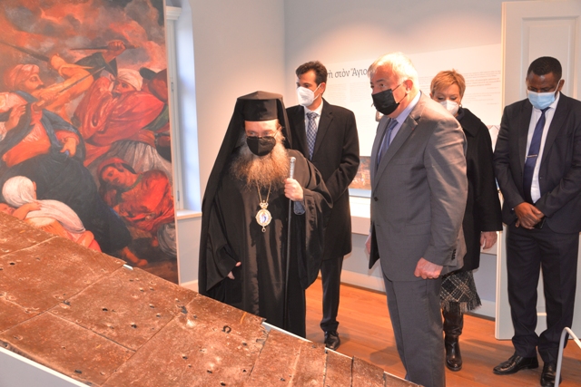 You are currently viewing Επίσκεψη του Προέδρου και Μελών της Γαλλικής Γερουσίας στο Μουσείο της Σφαγής της Χίου στη Μονή Αγίου Μηνά. (Φωτό- Βίντεο)