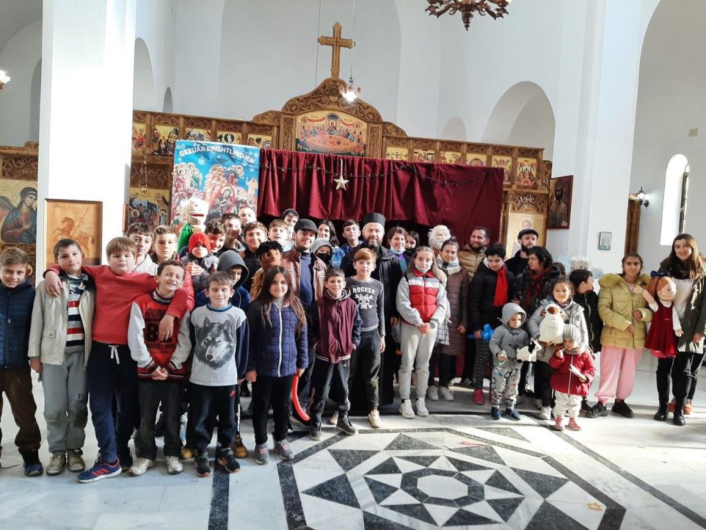 Χριστουγεννιάτικη χαρά για παιδιά και νέους στην Εκκλησία της Αλβανίας