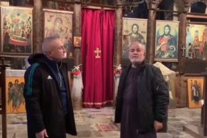 Ορθόδοξο ναό χωριού της Πρεμετής επισκέφτηκε ο πρόεδρος της Αλβανίας για να ανάψει ένα κερί!